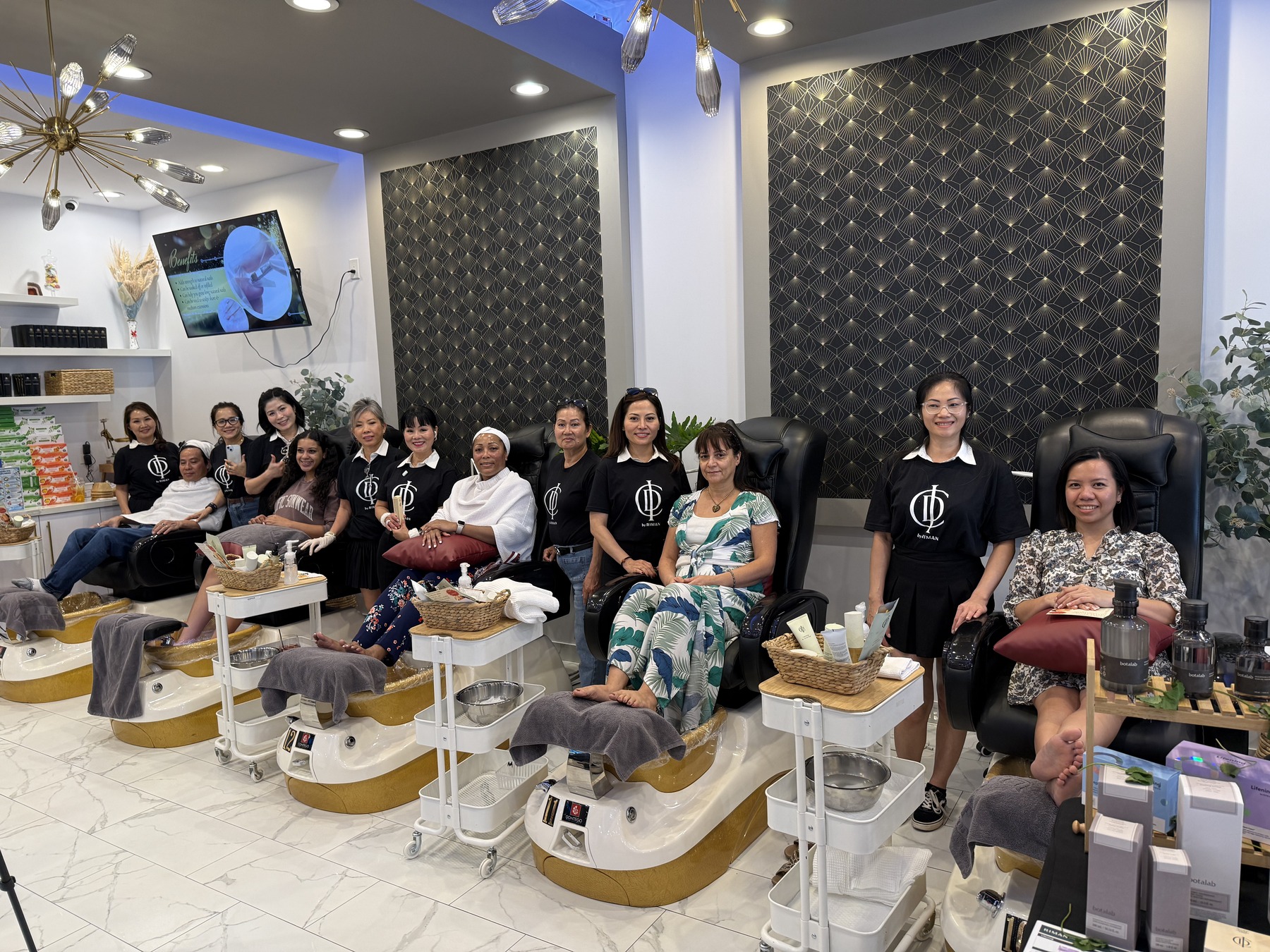 Demo sản phẩm chăm sóc da tại Salon Night